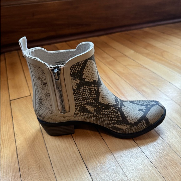 Lucky Brand Basel Rain Boots - Picture 3 of 6